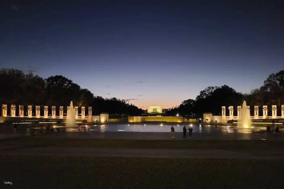 Washington DC night memorials walking tour with skyline view