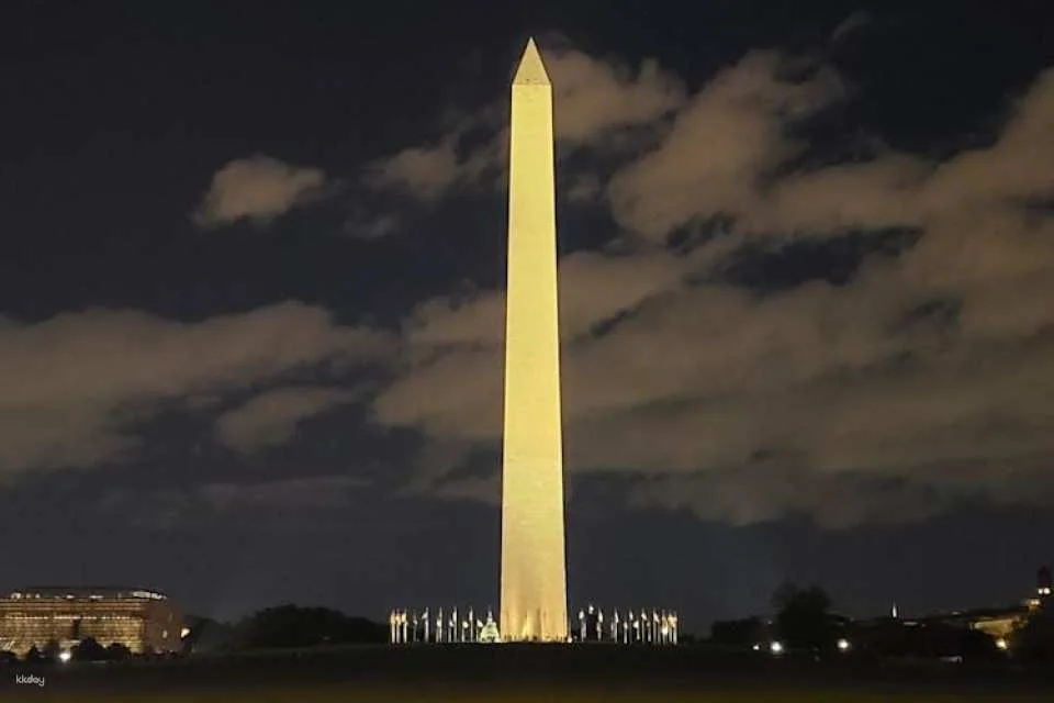 Washington DC night memorials walking tour with skyline view