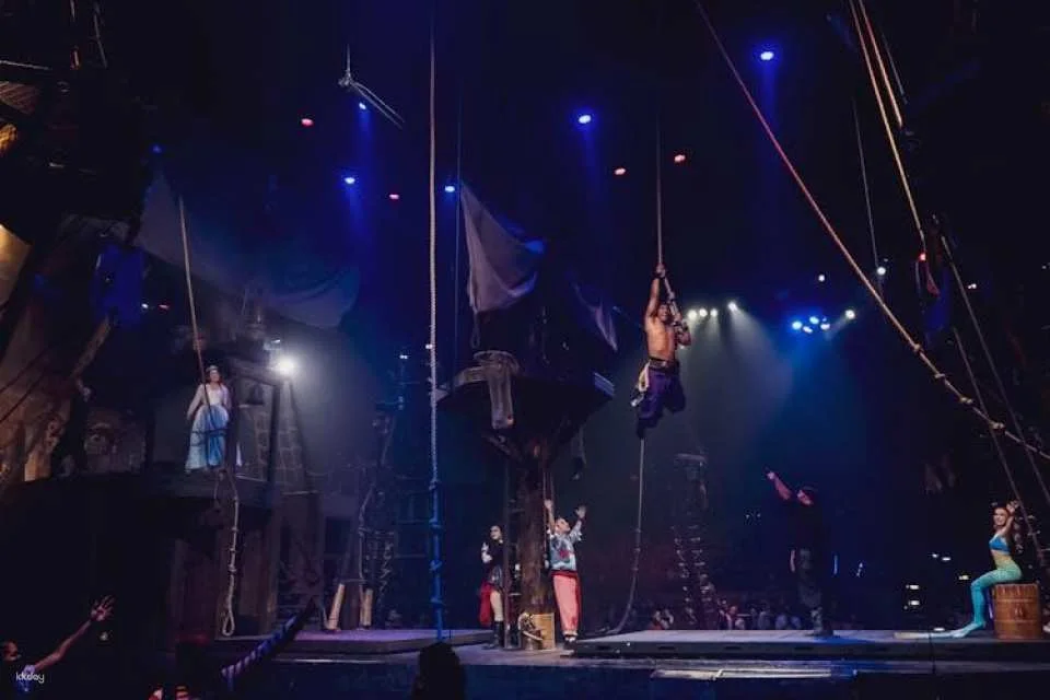 Pirates dinner adventure show in Orlando deluxe package