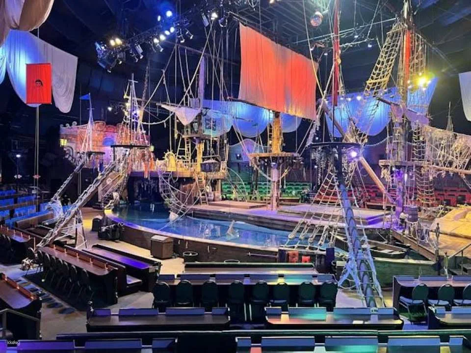 Pirates dinner adventure show in Orlando deluxe package