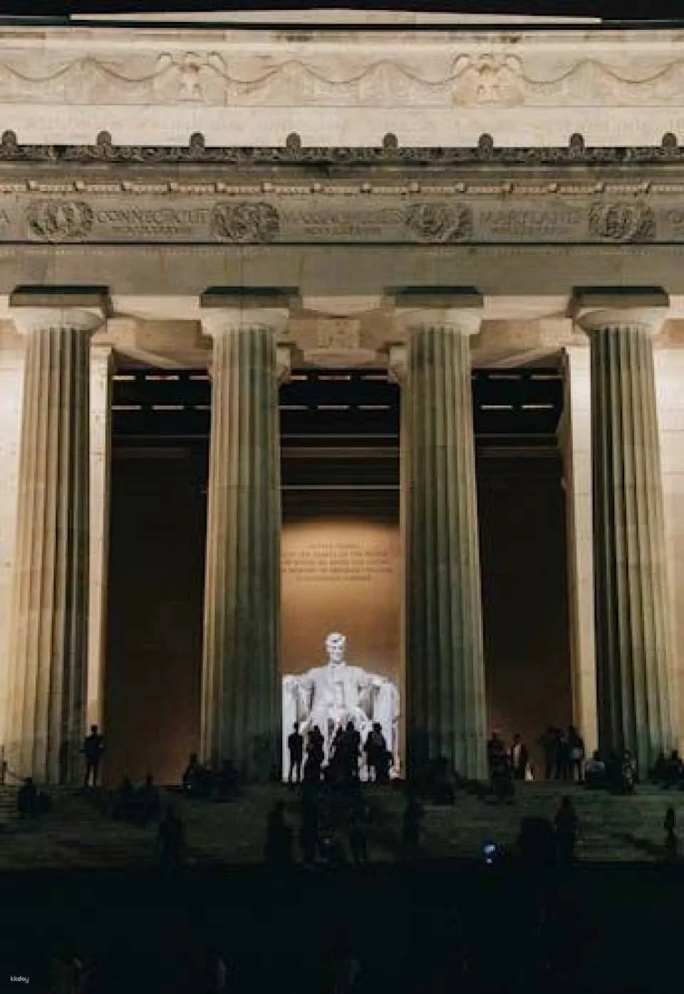 DC Monuments night tour with 10 stops and cherry blossoms