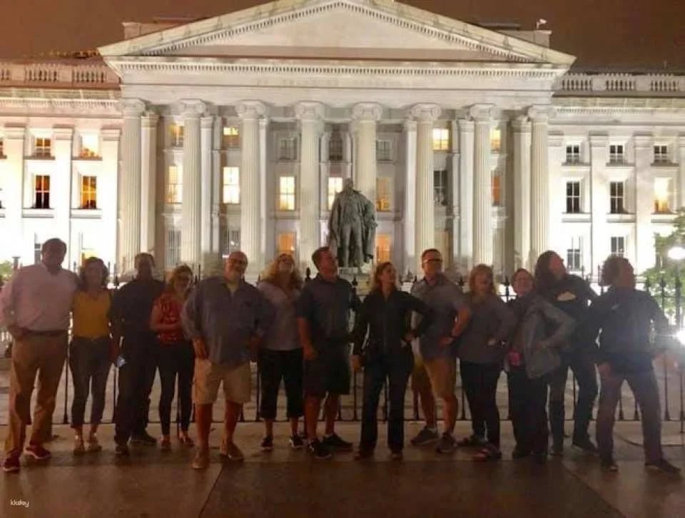DC Monuments night tour with 10 stops and cherry blossoms