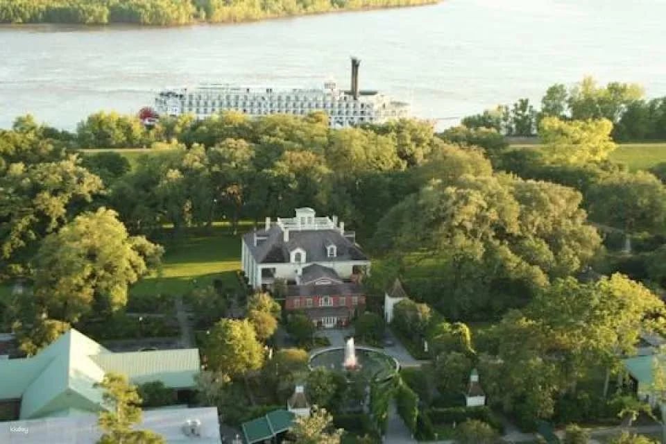 Houmas House estate and gardens and Great River Road museum tour combo