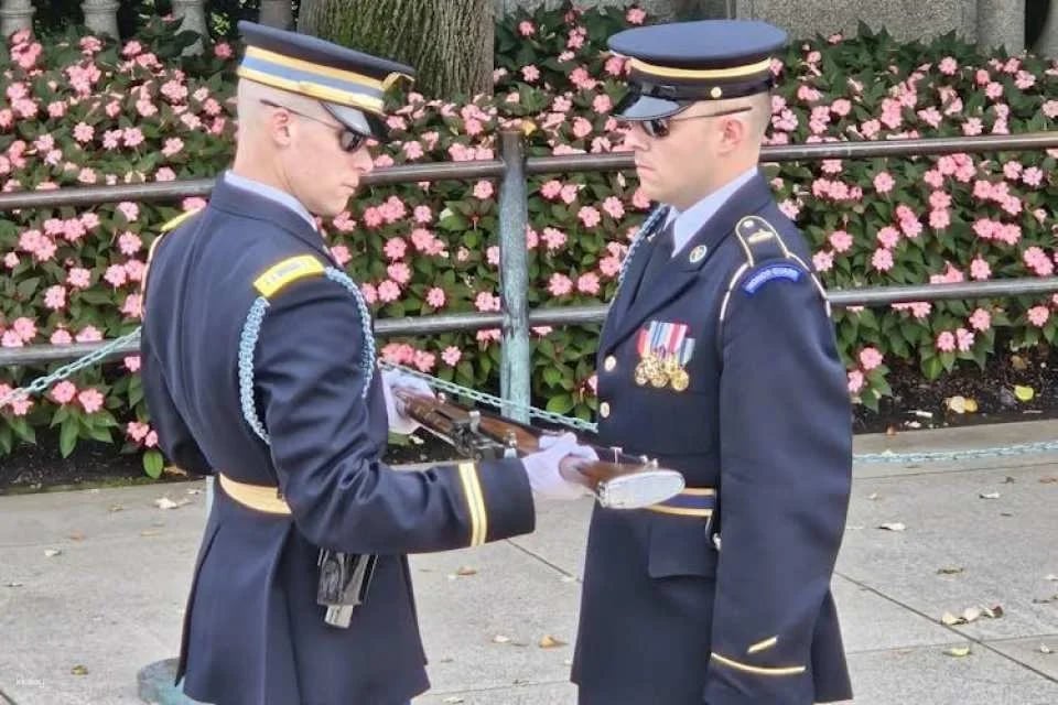 Arlington Cemetery guided tour with changing of the guard