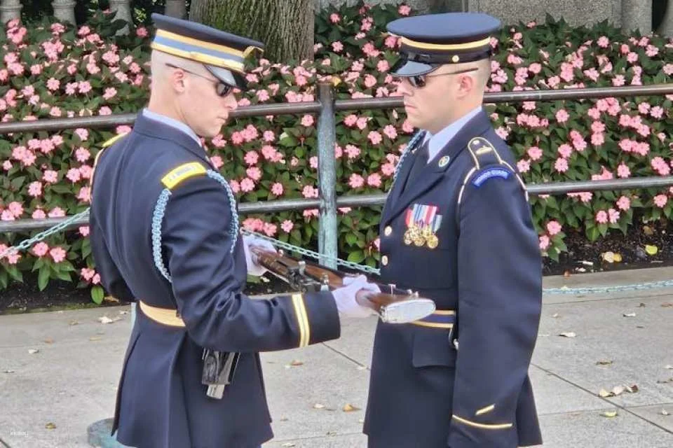 Arlington Cemetery guided tour with changing of the guard