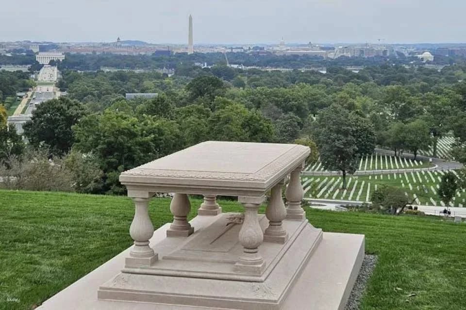 Arlington Cemetery guided tour with changing of the guard