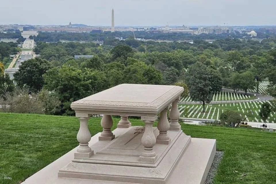 Arlington Cemetery guided tour with changing of the guard