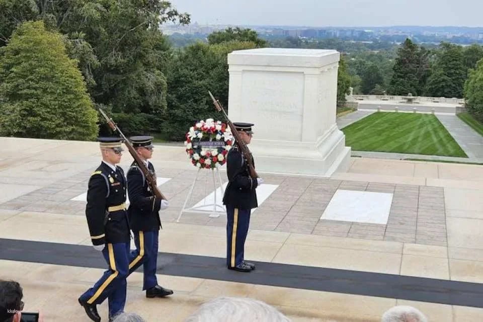 Arlington Cemetery guided tour with changing of the guard