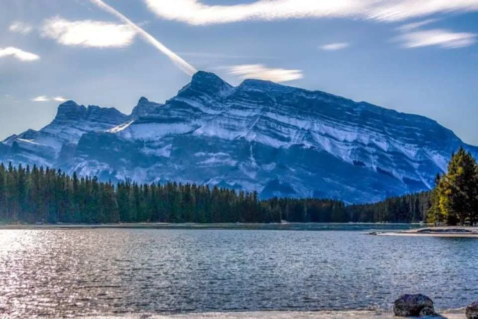 Banff National Park with 7 iconic stops and Lake Minnewanka
