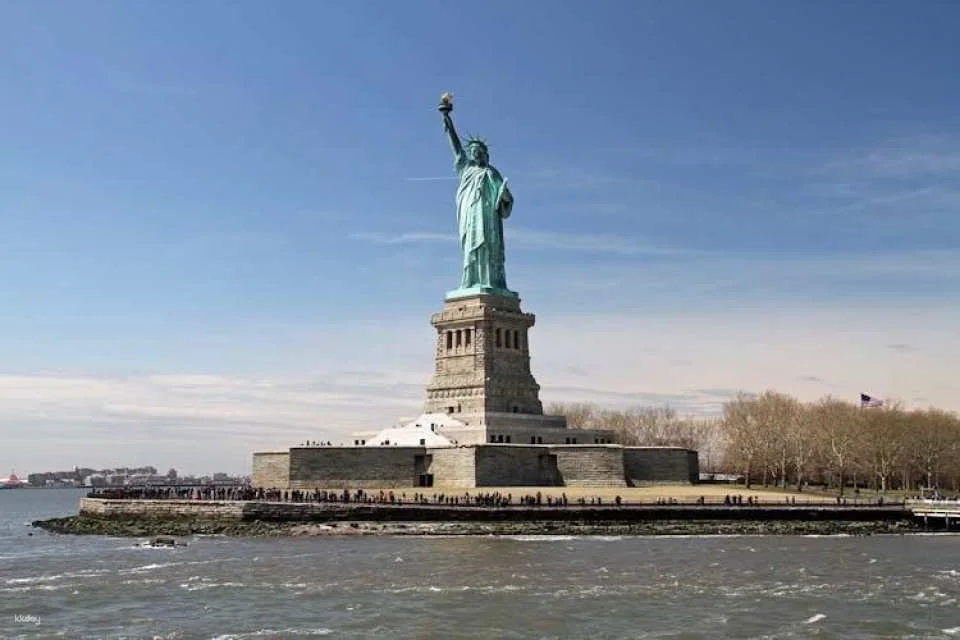 Statue of Liberty and Immigration Museum with Ferry and Audio Guide