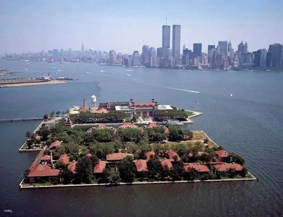 Statue of Liberty and Immigration Museum with Ferry and Audio Guide