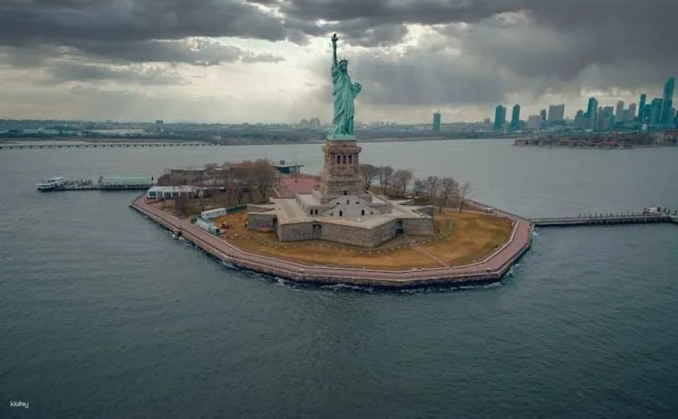 Statue of Liberty and Immigration Museum with Ferry and Audio Guide