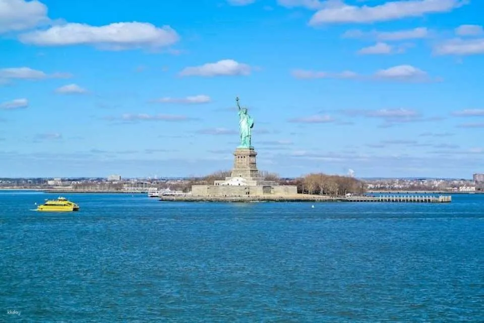 Statue of Liberty and Immigration Museum with Ferry and Audio Guide