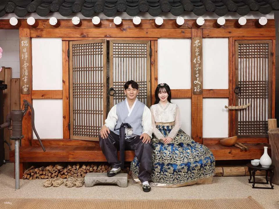 Seosunra-gil, Changdeokgung Palace, Jongno-gu, Seoul | Hanbok Makeup, Hanbok Rental, Hanbok Photography | Hanok Set, Indoor Studio, Hanbok Photo Shoot Experience