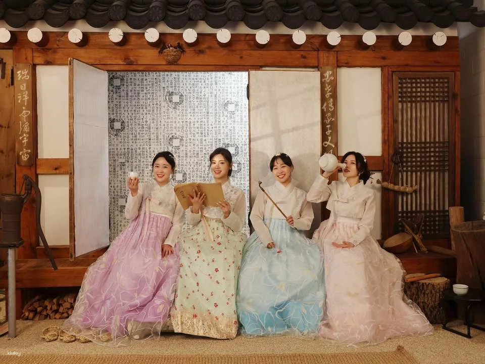 Seosunra-gil, Changdeokgung Palace, Jongno-gu, Seoul | Hanbok Makeup, Hanbok Rental, Hanbok Photography | Hanok Set, Indoor Studio, Hanbok Photo Shoot Experience