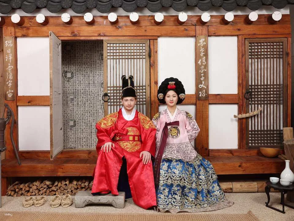 Seosunra-gil, Changdeokgung Palace, Jongno-gu, Seoul | Hanbok Makeup, Hanbok Rental, Hanbok Photography | Hanok Set, Indoor Studio, Hanbok Photo Shoot Experience