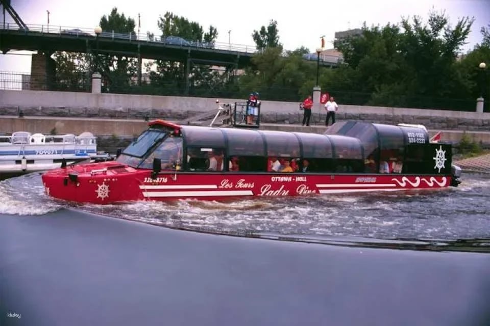 1-hour Amphibus guided tour in Ottawa