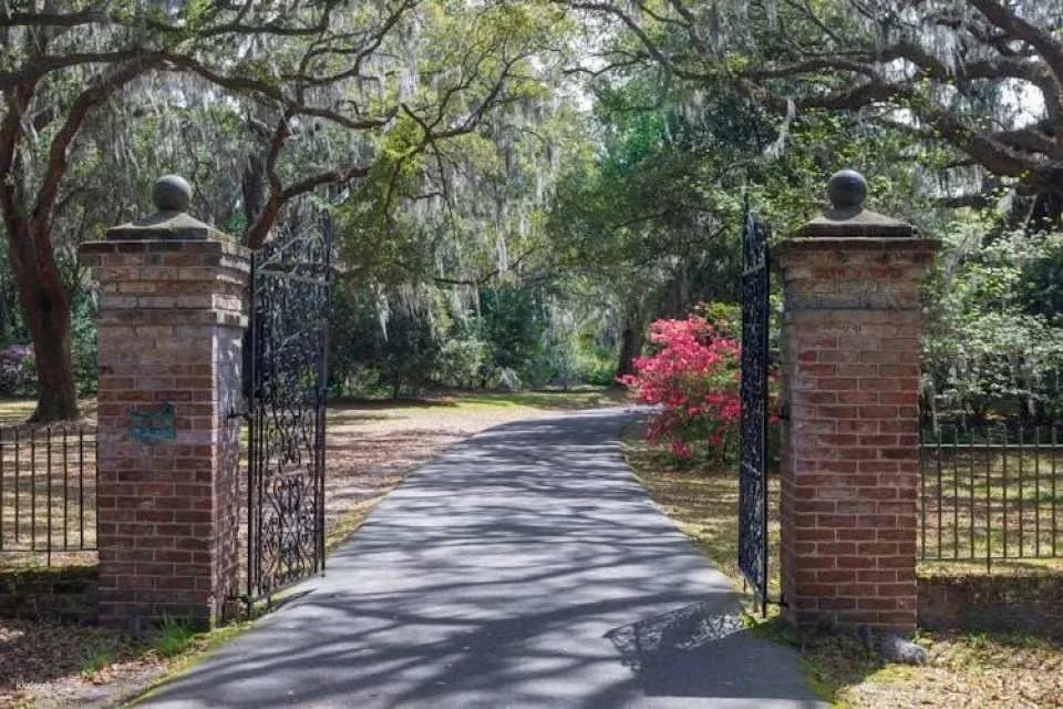 Self-guided driving audio tour from Savannah to Charleston