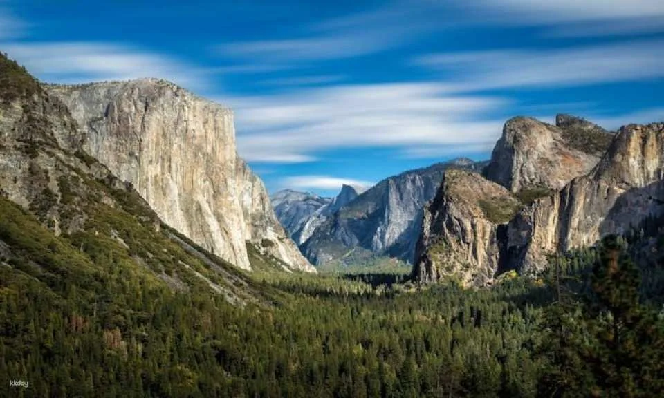 Audio-guided driving tour through Yosemite National Park