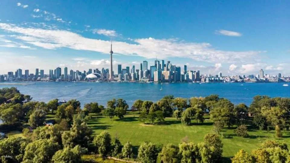Downtown Toronto Highlight Walking Tour with Optional Harbour Cruise