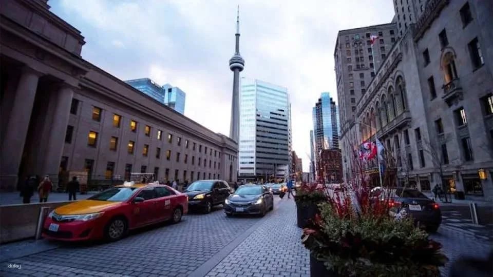 Downtown Toronto Highlight Walking Tour with Optional Harbour Cruise