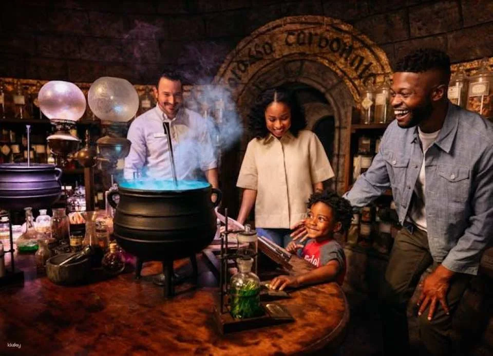Go City | Los Angeles Pass with Warner Bros