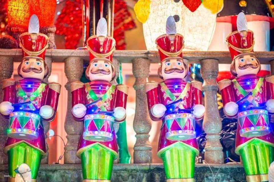 Dyker Heights holiday lights tour