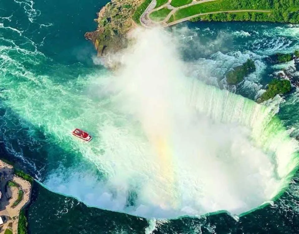 Niagara Falls small-group guided walking tour with boat experience