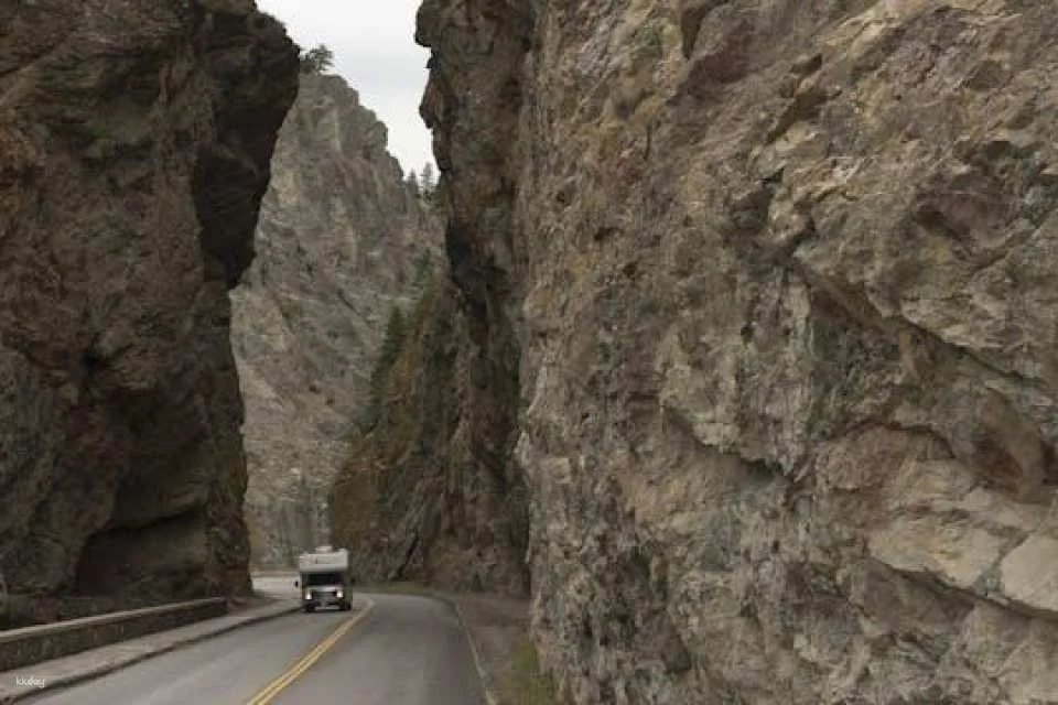 Kootenay National Park full-day tour from Banff