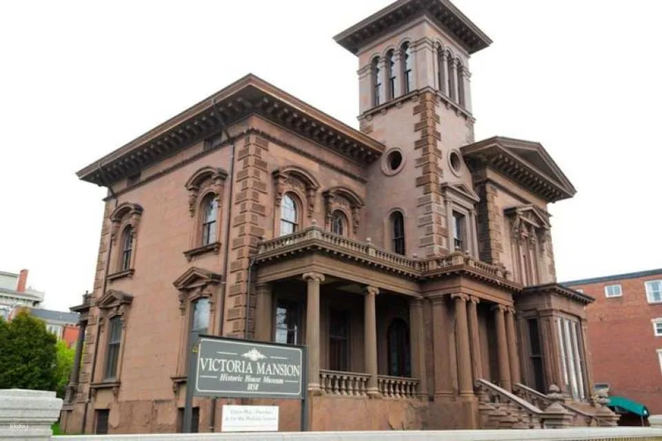 Self-guided walking audio tour of downtown Portland