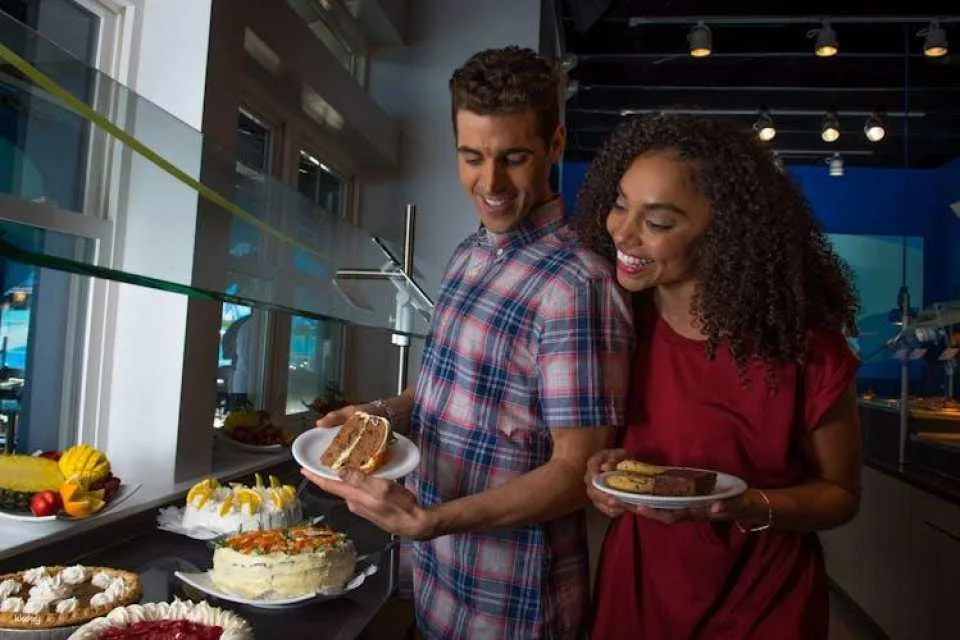 SeaWorld® Orlando Dine with Orcas