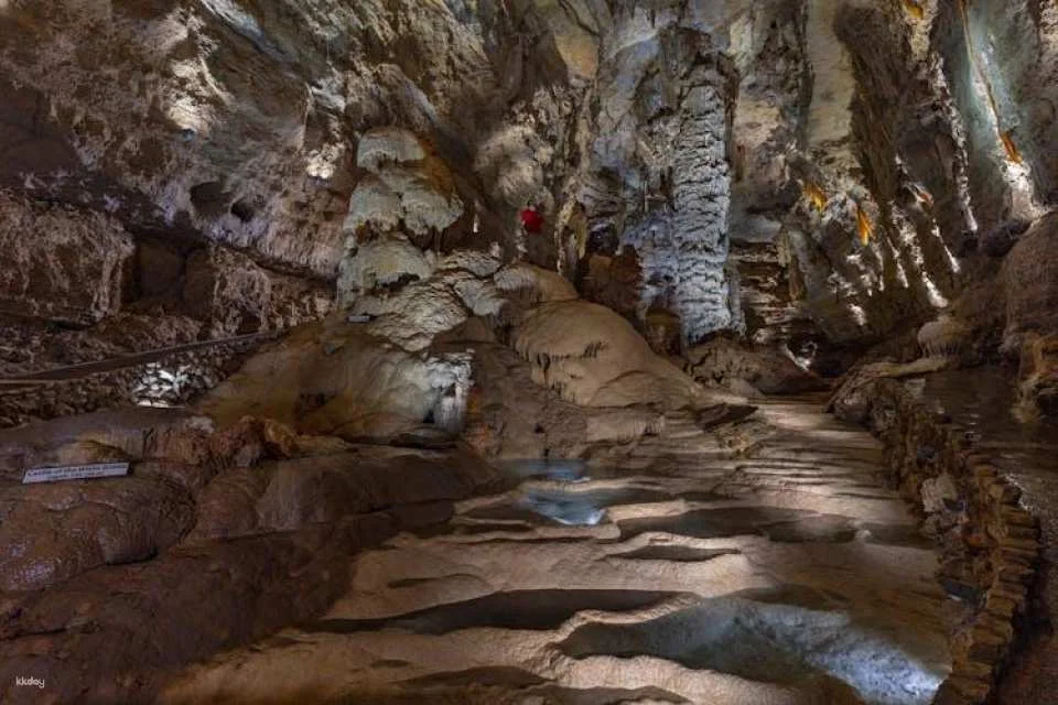 Natural bridge caverns discovery tour