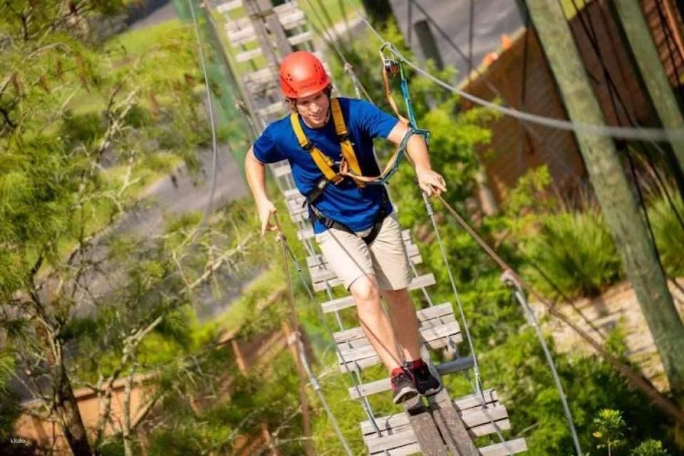 Screamin' Gator Zipline and Gatorland combo admission