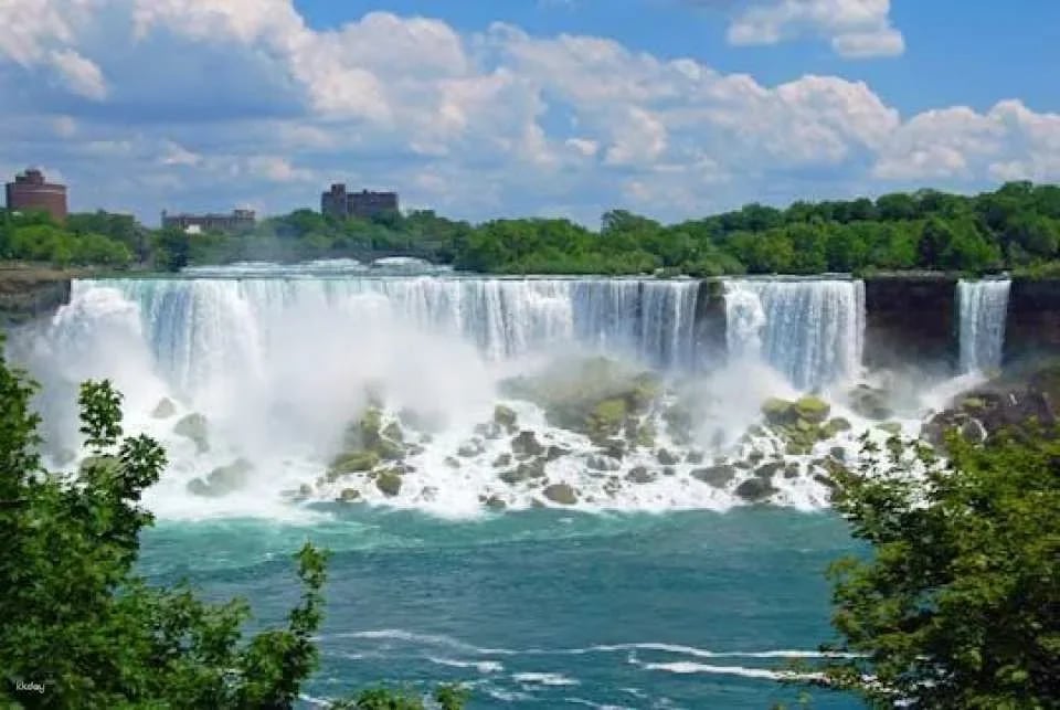 Niagara Falls overnight sightseeing tour with hotel & Maid of the Mist ride
