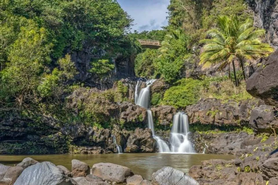Audio-guided driving tour on Maui's Road to Hana