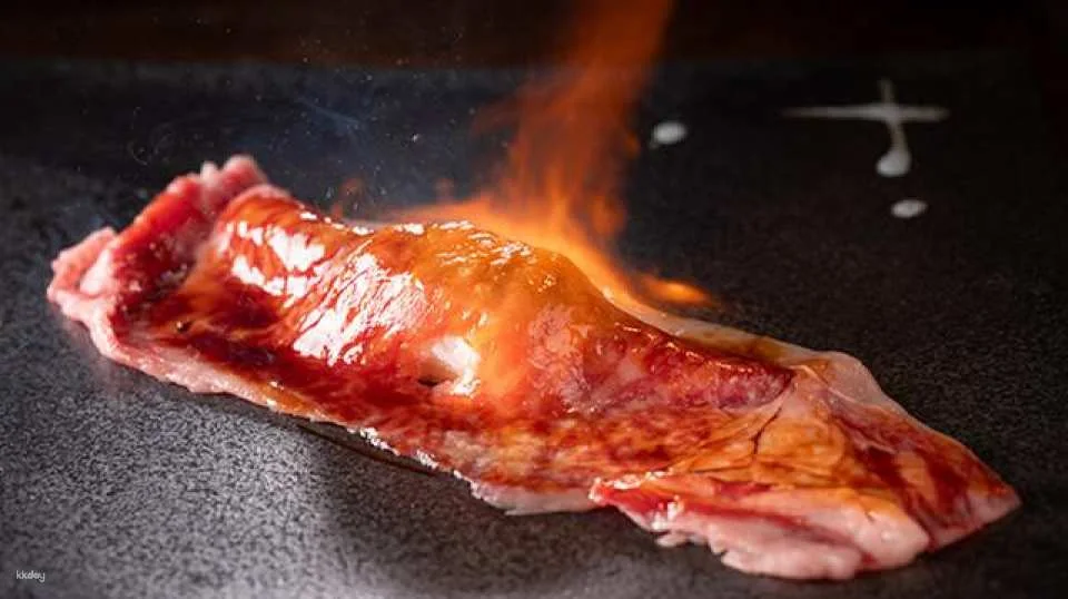 Roppongi, Tokyo | Macho Macho, a muscular yakiniku restaurant | Special set meals featuring performances by professional chefs