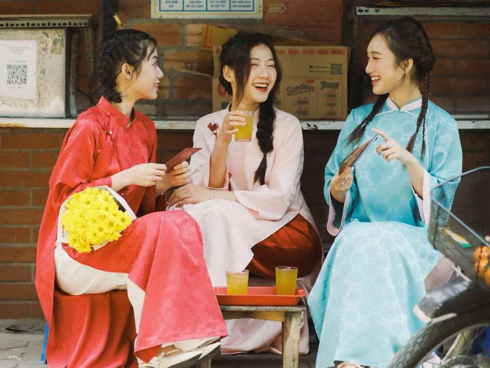 Hanoi: Traditional Ao Dai Photoshoot Experience
