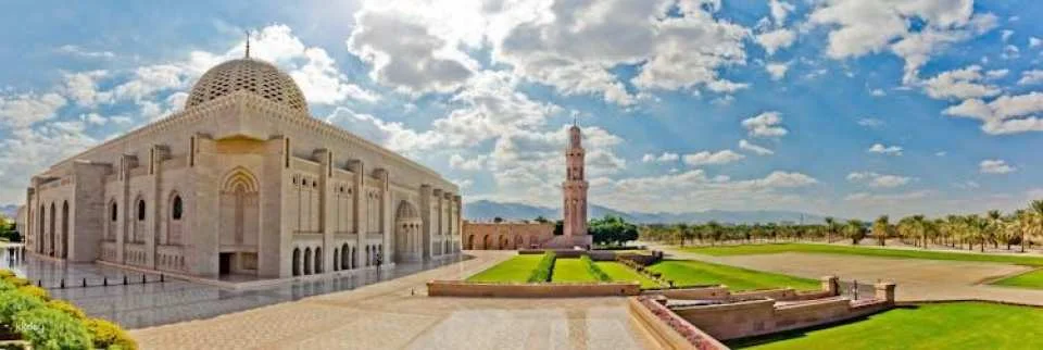Evening Muscat city tour with traditional dinner