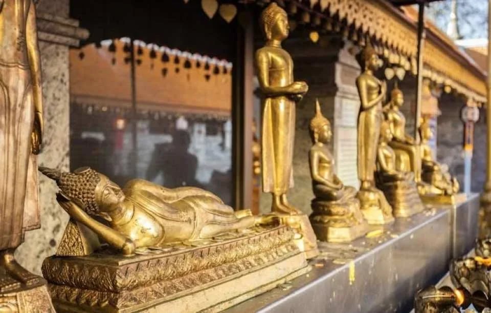 Temples of Bangkok and Grand Palace half-day guided tour