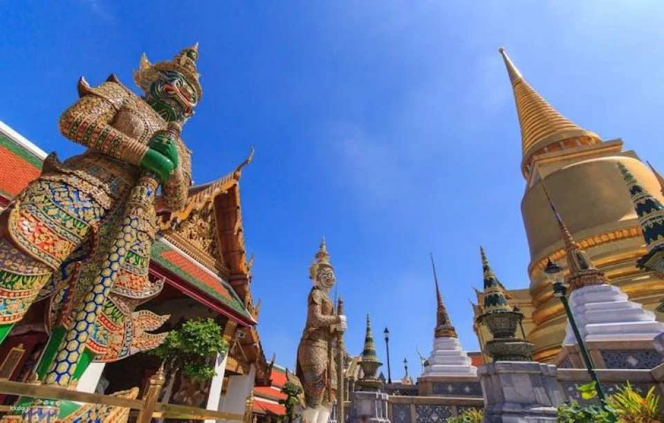 Temples of Bangkok and Grand Palace half-day guided tour