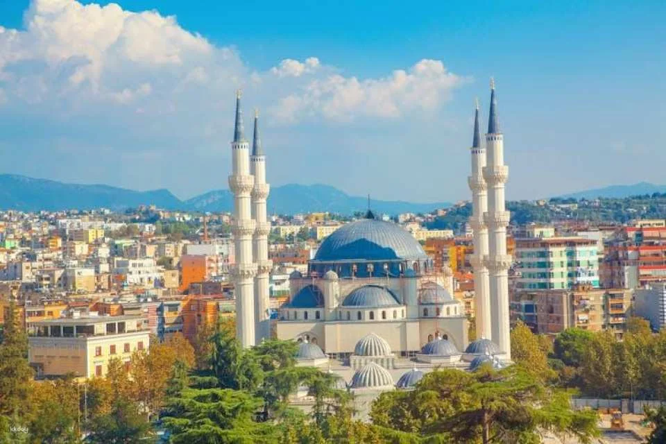 Tirana guided walking tour with castle and museums