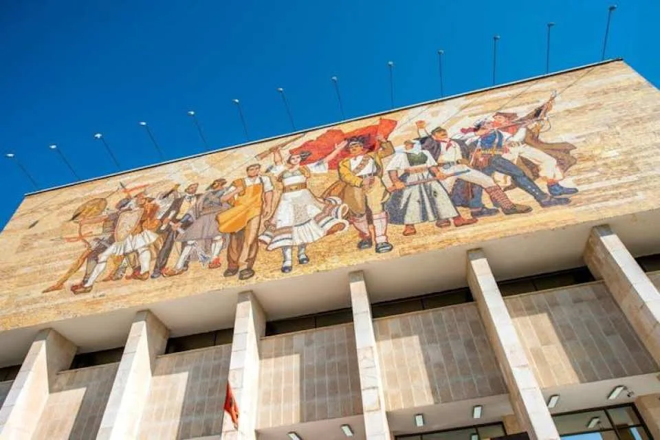 Tirana guided walking tour with castle and museums