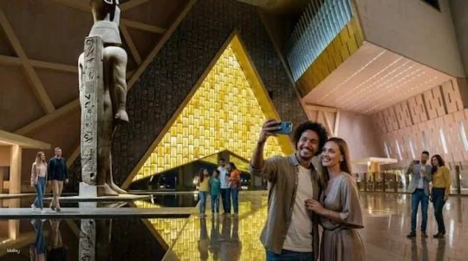 Giza Pyramids and Grand Egyptian Museum tour in Polish from Hurghada