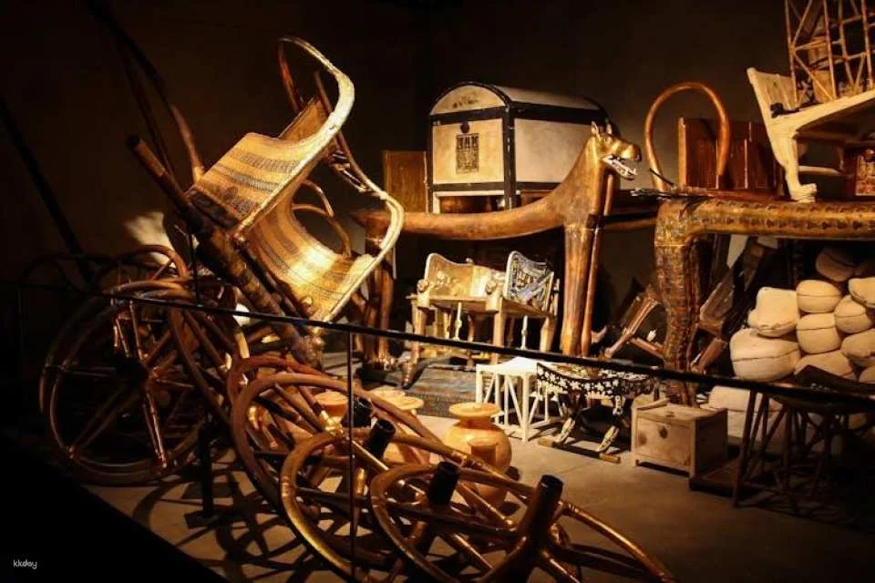 Giza Pyramids and Grand Egyptian Museum tour in Polish from Hurghada
