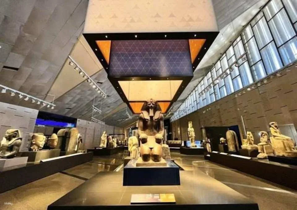 Giza Pyramids and Grand Egyptian Museum tour in Polish from Hurghada