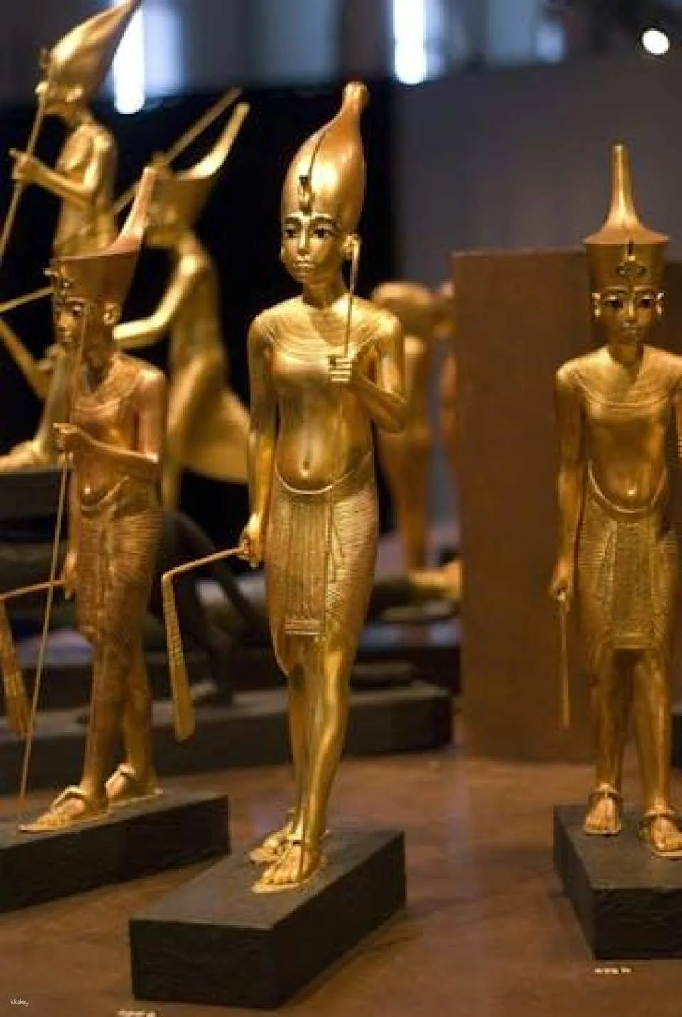 Giza Pyramids and Grand Egyptian Museum tour in Polish from Hurghada