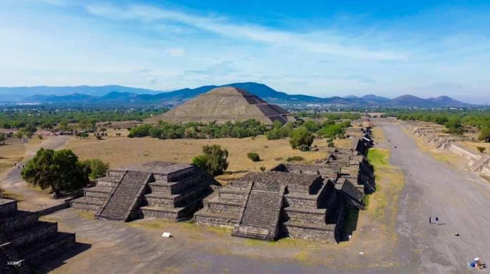 Early Teotihuacan guided tour