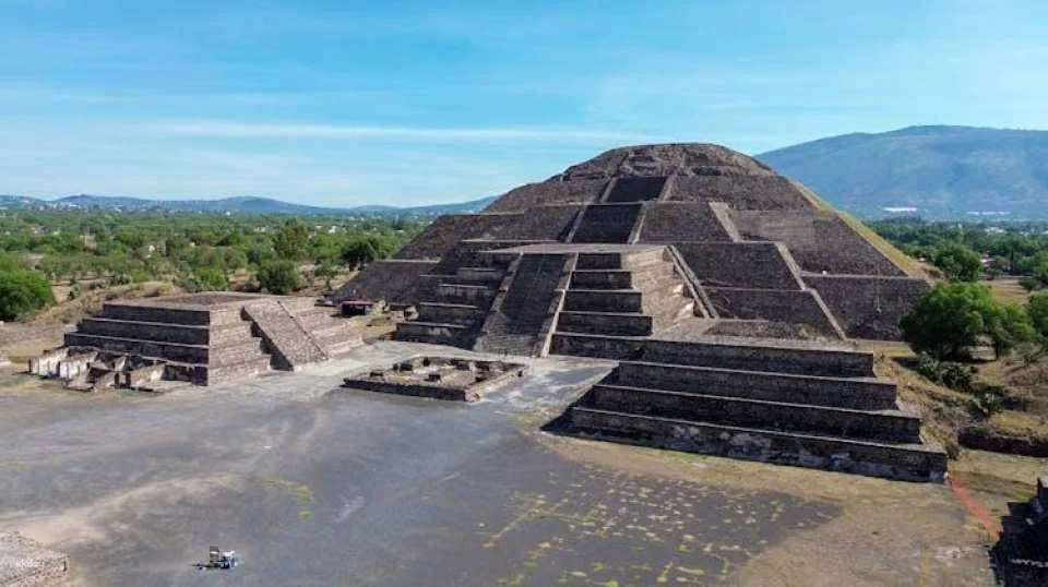 Early Teotihuacan guided tour
