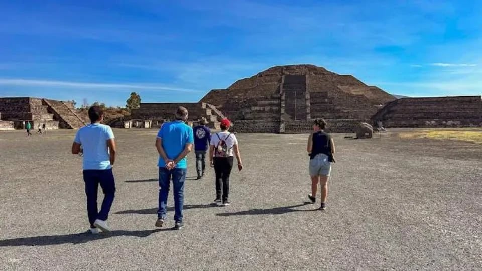 Early Teotihuacan guided tour