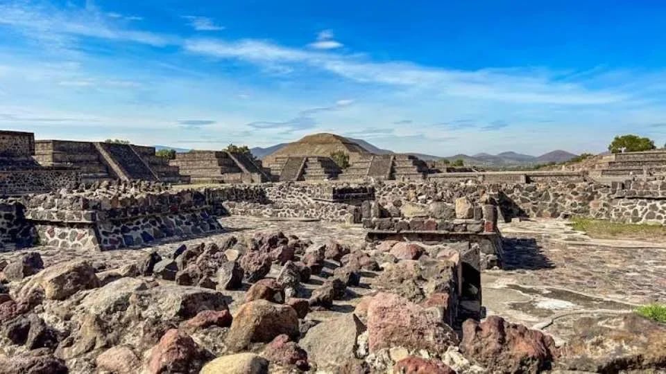 Early Teotihuacan guided tour